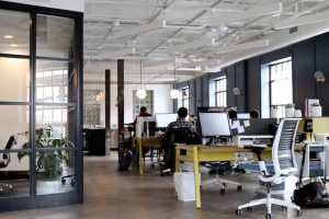 ¿Comprar o Alquilar la oficina de trabajo para mi negocio?
